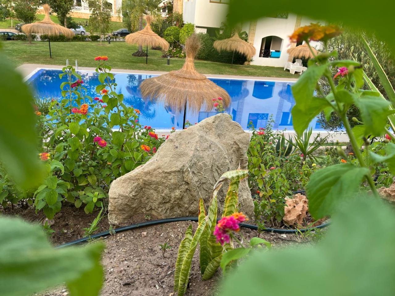Lilac'S Garden Vue Piscine 음디크 외부 사진