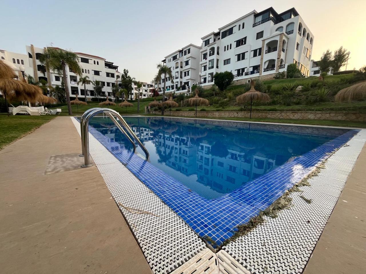 Lilac'S Garden Vue Piscine 음디크 외부 사진
